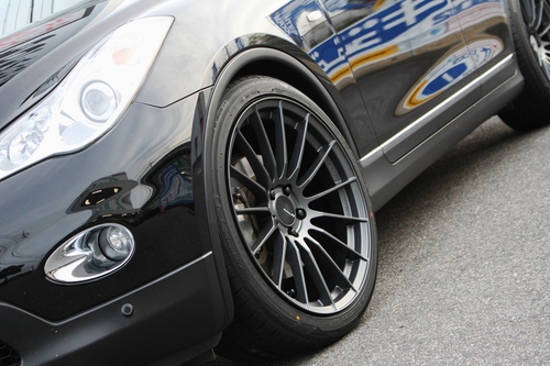 RS05RR 9.5J ミドルフェイス でスカイラインクロスオーバー を